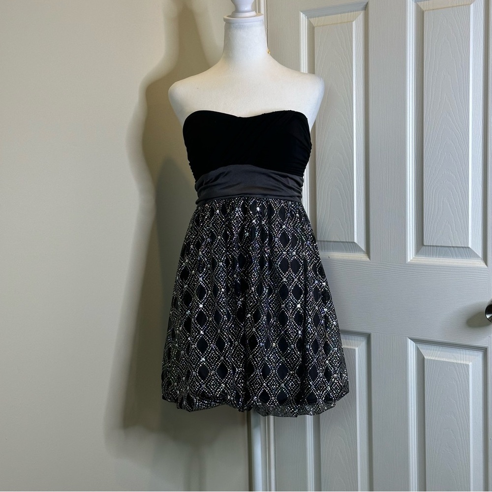 Juniors Semi Formal Occasion Dress- Size medium